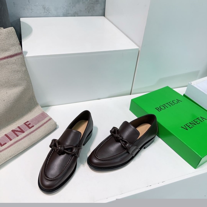 bo*te*ga Ve*ne*ta leather shoes